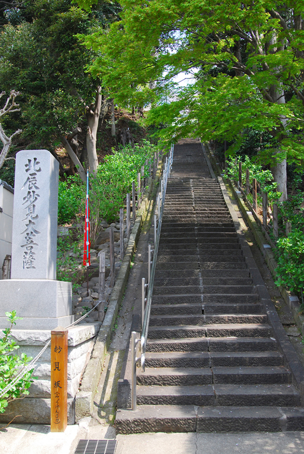春の妙見坂 春の妙見坂
