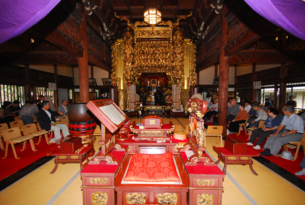 照栄院のご本堂